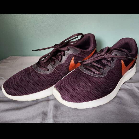 Nike Shoes - Nike Tanjun Womens 11 Purple Rose Metallic Fitness Sneakers